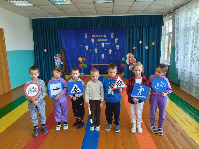 В гостях у Светофорыча В гостях у Светофорыча.